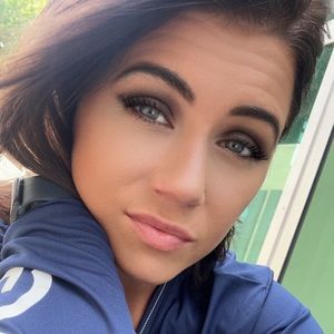 Meet your Posher, Lenora